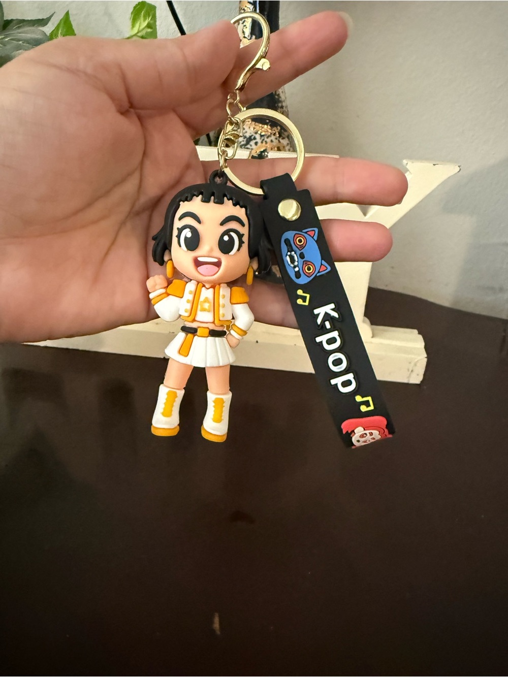 K-Pop Demon Hunters Cute Anime Figure Keychain Yellow White Idol Outfit Music
